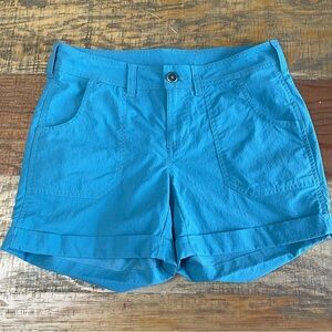 The North Face women’s size 2 Blue Shorts hiking outdoors camping pockets